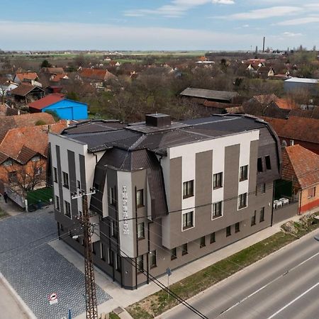 Garni Hotel Imperium Subotica Buitenkant foto
