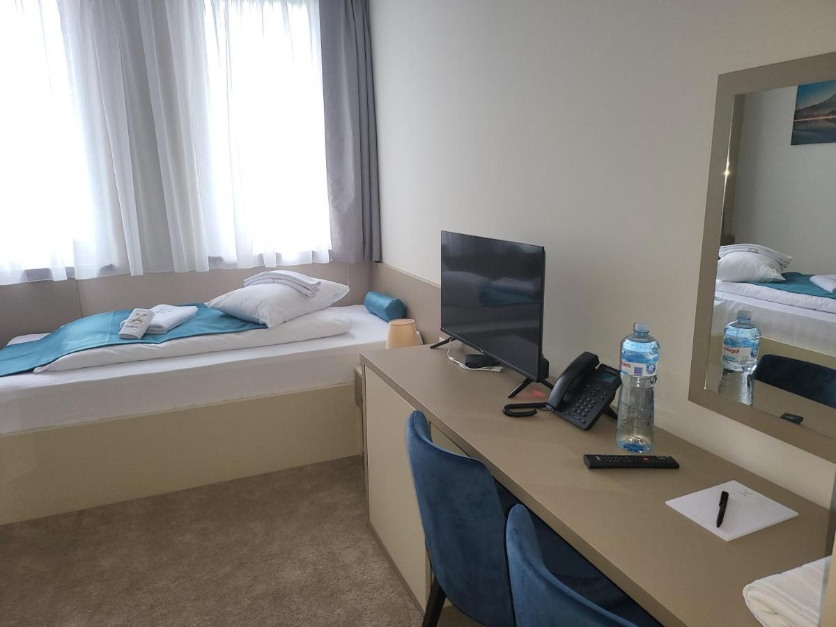 Garni Hotel Imperium Subotica Buitenkant foto